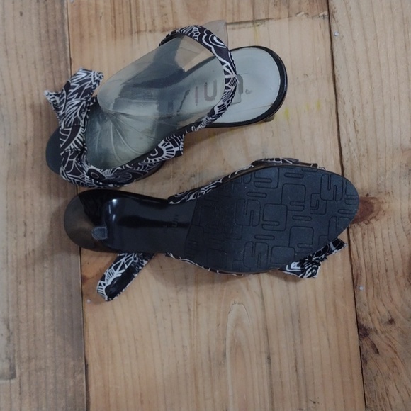 Unisa Black Open Toe Heeled Sandals w/ Bow & Backstrap Size 7m - Picture 2 of 13